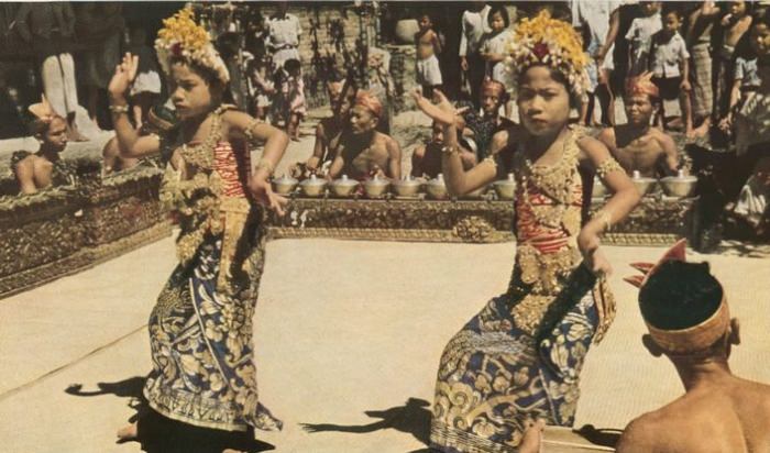 Legong: Dance of the Virgins 1935 [Bali India] [ギャラリーヌーディズム]